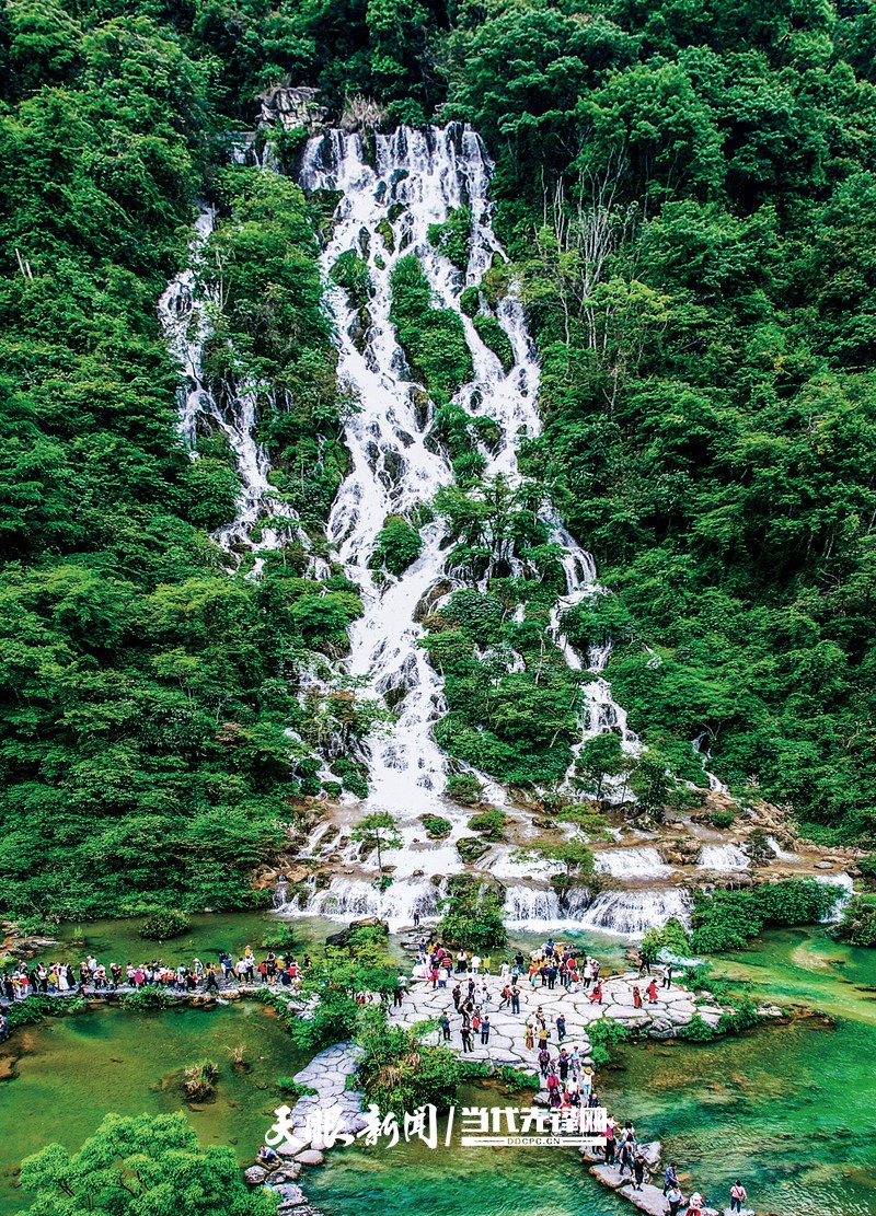 乘著貴南高鐵尋美荔波｜踏瀑戲水，萬池清波喜迎貴客