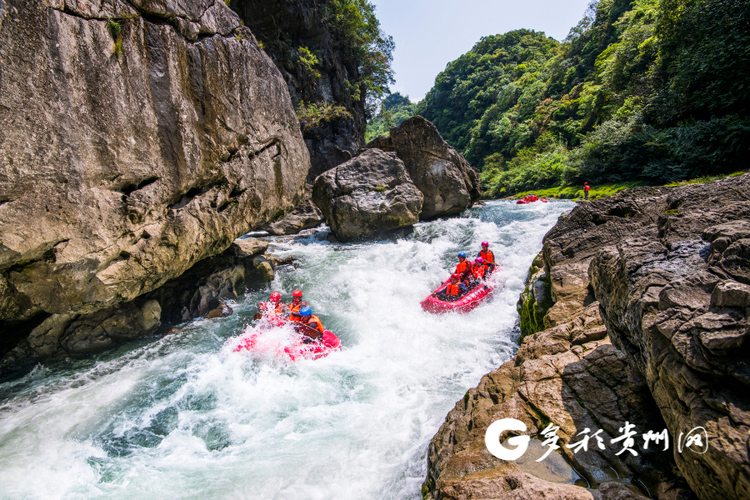 “探”荔波水春河峽谷 高山深谷中的激情與愜意