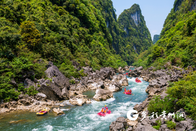 “探”荔波水春河峽谷 高山深谷中的激情與愜意