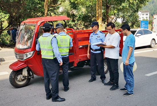 貴州鎮遠㵲陽鎮：多措並舉助推道路交通安全工作見行見效_fororder_圖片 (1)