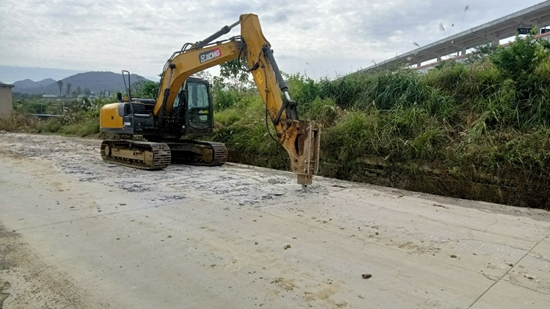 貴州修文：建好“民心路” 破解“出行難”_fororder_修文2