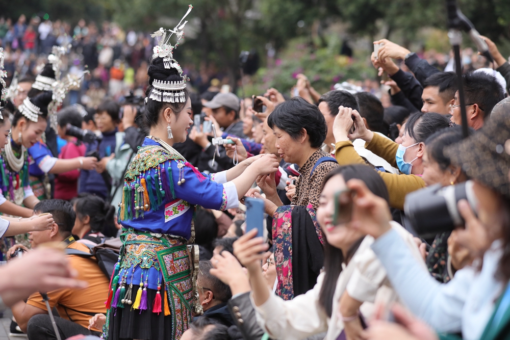 貴州黎平：月吔肇興熱鬧歡騰 侗族大歌再煥新光彩_fororder_敬迎賓酒.JPG