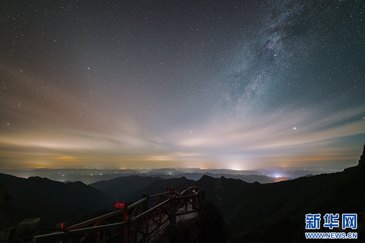 星空下的梵凈山 猶如仙境