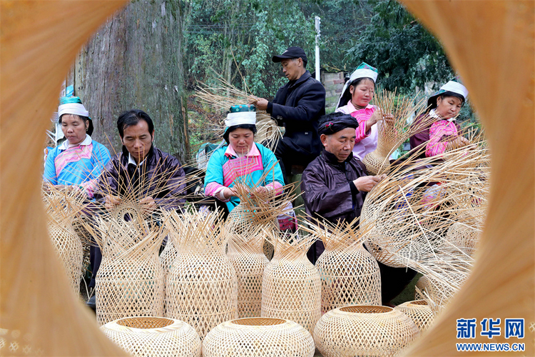 貴州榕江：趕制燈籠迎新年