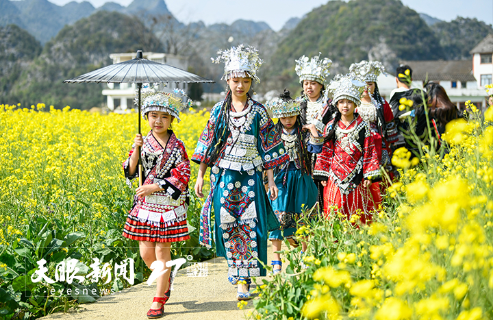 春山之上春意濃 東風拂面遊人醉