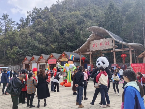 神獸鬧春、新春遊園、民俗會 貴州都勻各景區景點花式慶龍年_fororder_杉木湖