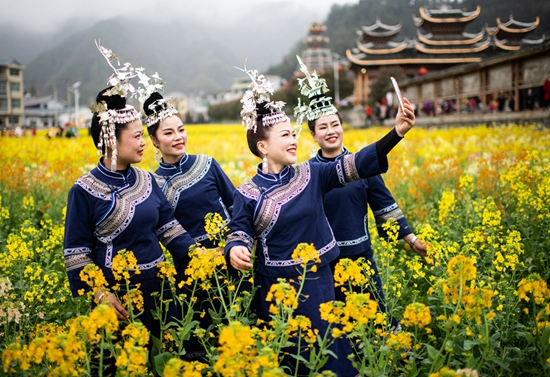 貴州天柱：農旅融合花海遊_fororder_天柱縣注溪社節吸引遊客到注溪花海拍照