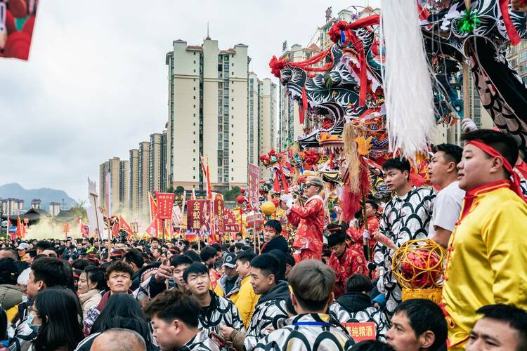 貴州德江：炸龍先出龍 群龍鬧元宵