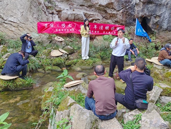 貴州修文舉辦2024“清明詩會” 重現“曲水流觴”_fororder_556a08f4410547b890376027aefd75ad_s