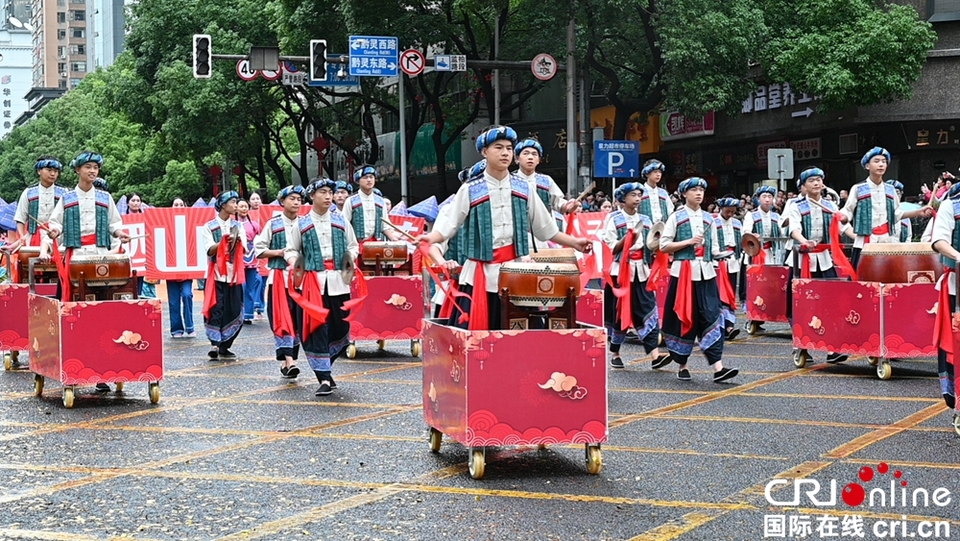 多圖直擊“娛”在貴陽·民族巡遊大聯歡 共賞“多彩貴州風”_fororder_微信圖片_20240519141000