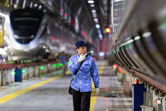 貴陽車輛段88組動車組集結完畢 全力保障“五一”運輸_fororder_微信圖片_20240430152140