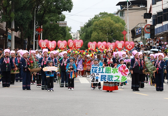 貴州惠水：花樣慶端午 多彩民俗感受文化魅力_fororder_巡遊活動現場 (8)