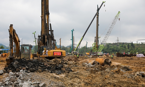 六盤水市水城化工園區獲批按貴州省新建化工園區進行培育_fororder_園區焦側煙道區域建設施工現場。聶康  攝