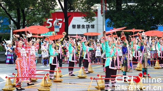 貴州貴陽開展民族巡遊大聯歡 “萬人空巷”共迎民族文化盛宴_fororder_IMG_6156.JPG