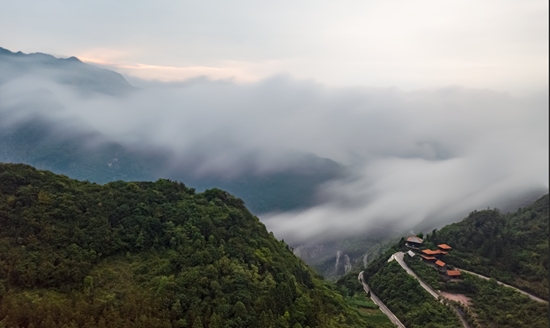 貴州盤州：雲瀑奇觀似仙境_fororder_雲中飛瀑！聶康 攝