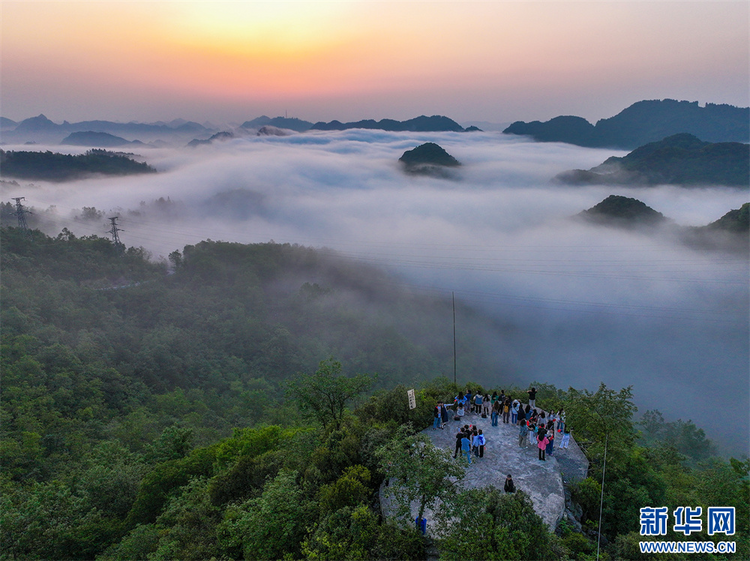 貴州畢節：日出雲海美如畫