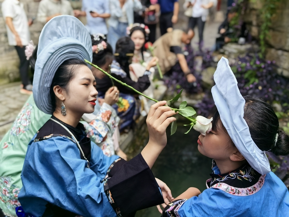 鮮花洗眼 吃美味灰粽 到“中國糯食之鄉”貴州貞豐感受特色端午民俗_fororder_微信圖片_20240607093149