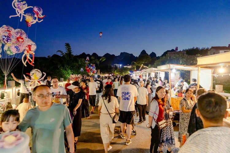 貴州山地丨“飛”進萬峰林，獨享夏日“鬆弛感”