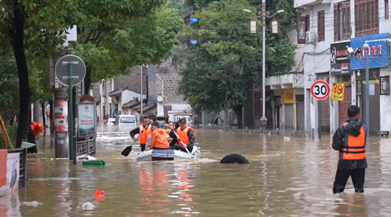 貴州鎮遠：洪水暗流中的“生命之繩”_fororder_6月29日救援