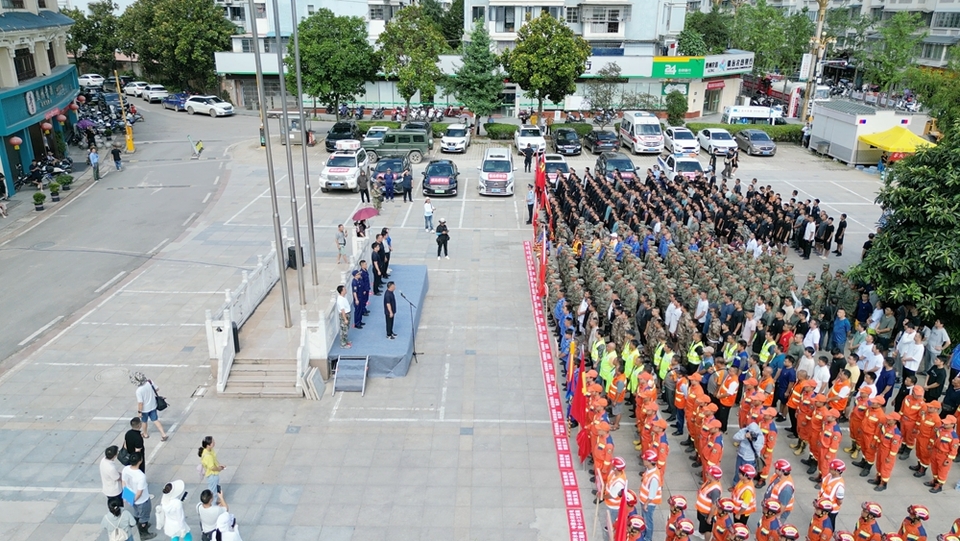 貴州鎮遠：市民歡送各地搶險救災馳援隊伍_fororder_鎮遠縣歡送抗洪搶險馳援隊伍送別會（吳賢和  攝）