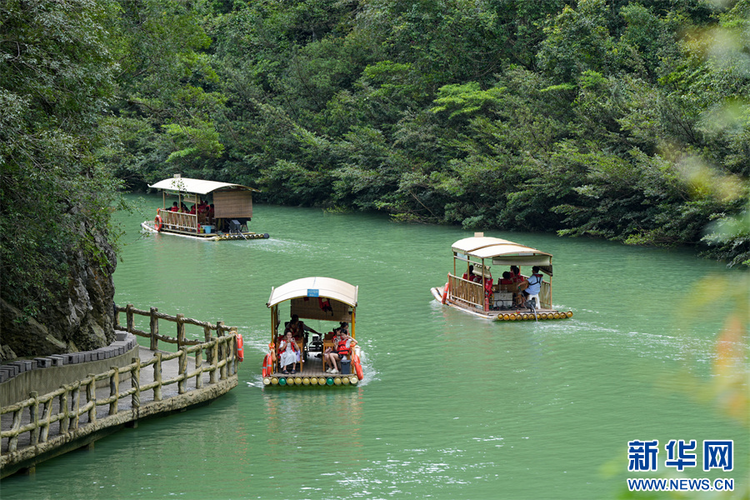 貴州荔波：暑期旅遊人氣旺