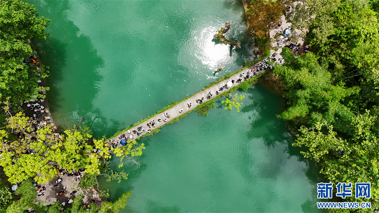 貴州荔波：暑期旅遊人氣旺