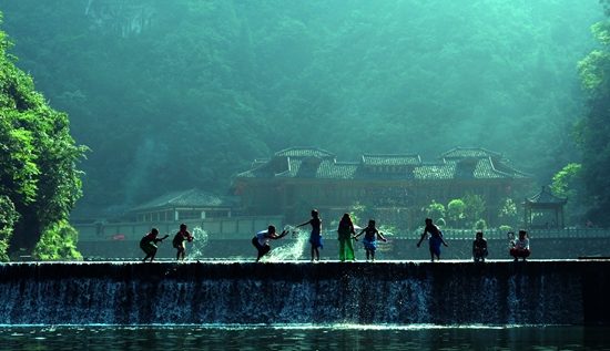 法國遊客愛上貴州綏陽 康養之城實力“圈粉”_fororder_觀音岩景區.JPG