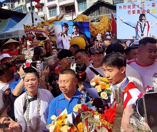 奧運冠軍龍道一載譽返鄉 家鄉人民熱情迎接_fororder_微信圖片_20240824140146