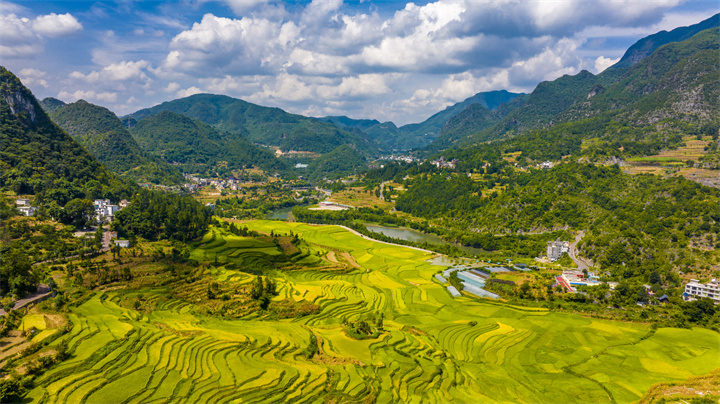 “建”畫裏鄉村 “留”夢裏鄉愁——央視一套《山水間的家》走進盤州