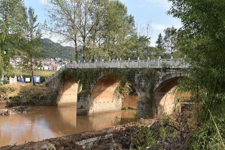 六盤水市鍾山區：“以勒河”畔的“橋”