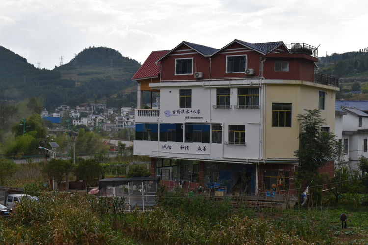 六盤水市鍾山區：“以勒河”畔的“橋”