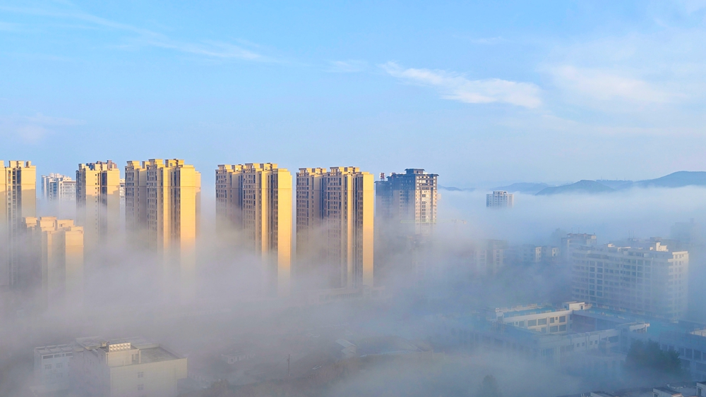 貴州威寧：雲海翻騰如畫卷_fororder_9月6日，威寧雲海美景。（杜應妮 攝）