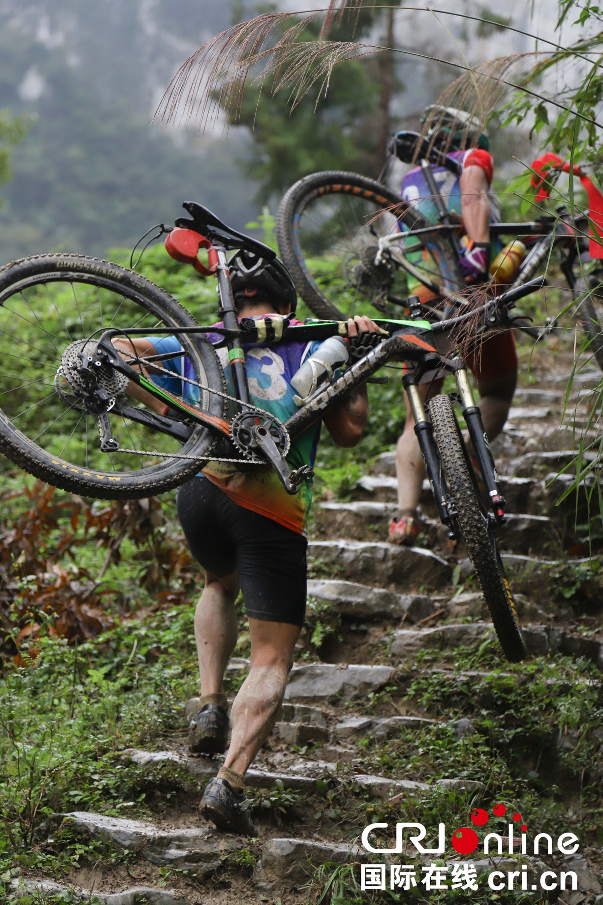 中外選手在貴州甕安感知山地運動魅力（組圖）