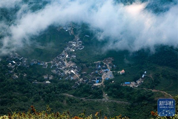 美不勝收！貴州六枝老王山現雲海、佛光、日月同輝奇觀_fororder_8888