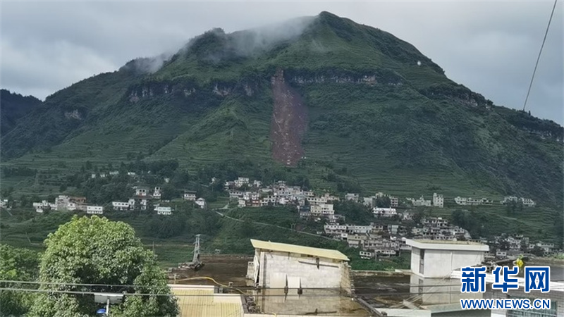 爭分奪秒！貴州六盤水市72名群眾在山體崩塌前全部安全撤離_fororder_1