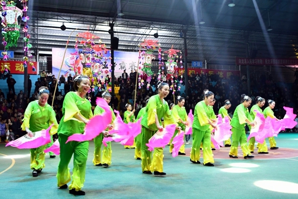 貴州余慶：“壩壩籃球+地攤火鍋”探索文體旅融合新路徑_fororder_微信圖片_20251103171200_16_418