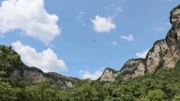 貴州修文大屯村：懸崖峭壁穿上“安全裙”