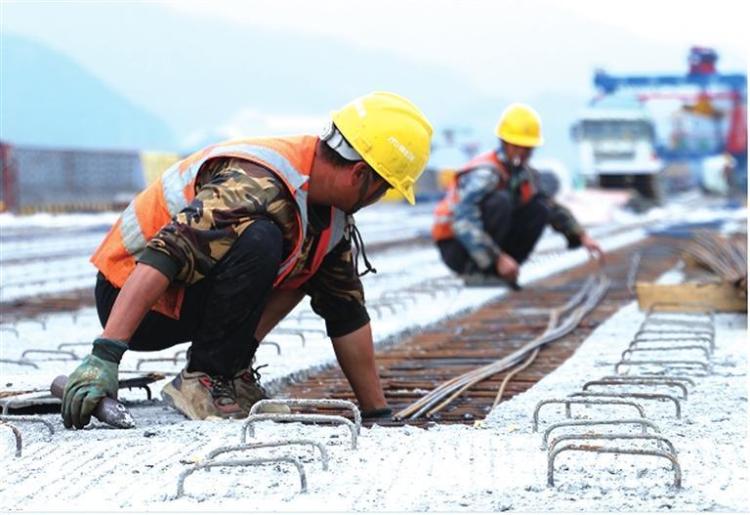 來自安盤高速建設工地的報道——巨龍遨遊入“畫廊”_fororder_微信圖片_20250514092221