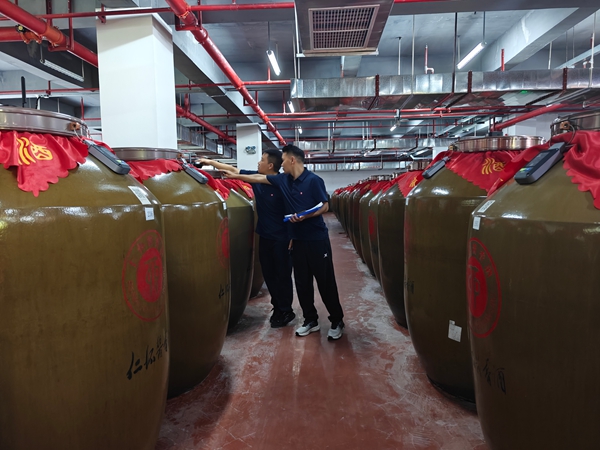 貴州仁懷：科技賦能全鏈條築牢白酒安全智慧防線​_fororder_仁懷醬酒集團30萬噸醬香酒智慧酒庫