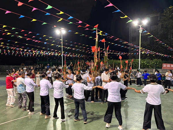 貴州黎平：文明實踐綻放時代光彩 多彩活動點亮家國情懷_fororder_圖為貴州省黎平縣大稼鄉“月滿侗鄉·笙舞同心”中秋文化活動