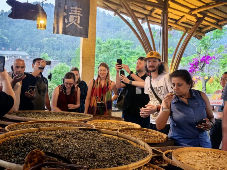 歐洲四國旅行商探訪“原始社會活化石”瑤山古寨_fororder_2