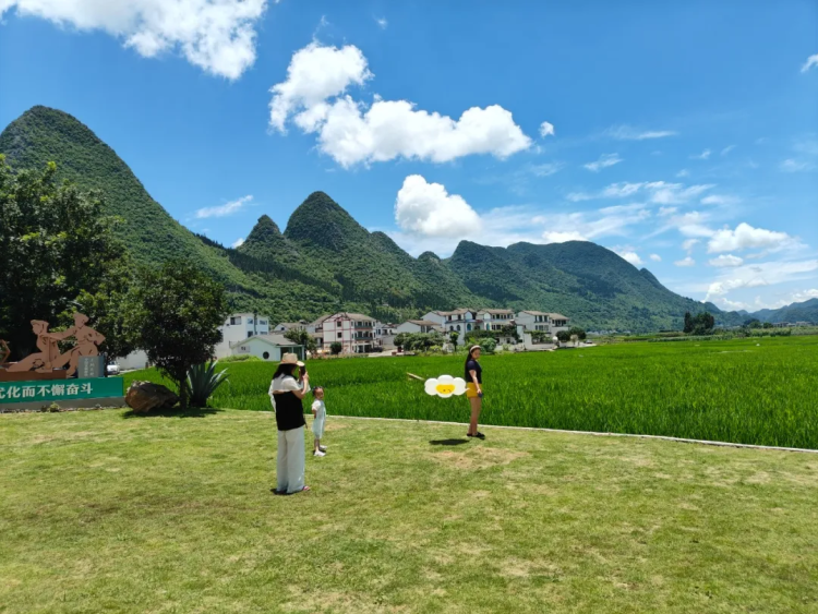 興義萬峰林：避暑遊玩的清涼勝地
