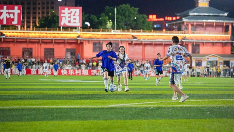 貴州“村超”兩週年：全民狂歡 共享足球盛宴_fororder_2025年5月13日，貴州省黔東南苗族侗族自治州榕江縣舉行貴州“村超”兩週年慶典，全民狂歡，共享足球盛宴（周光勝攝）。 (31).JPG