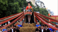 貴州丹寨：萬人非遺盛裝巡演共繪民族團結“同心圓”