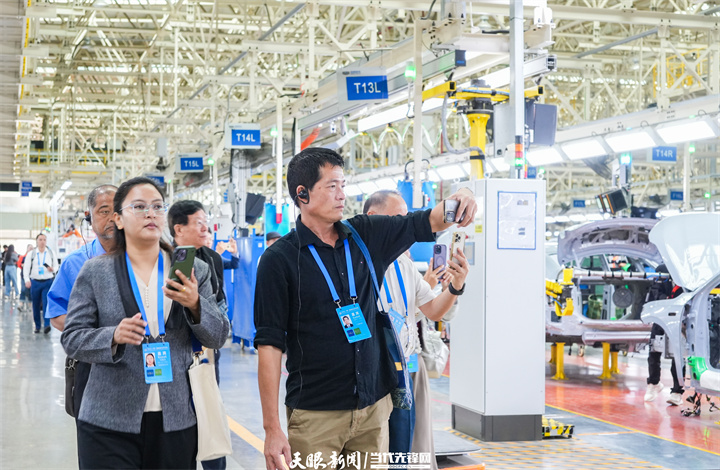 山海共黔程 筆端繪新章｜2025“一帶一路”中外媒體採訪行在黔舉行