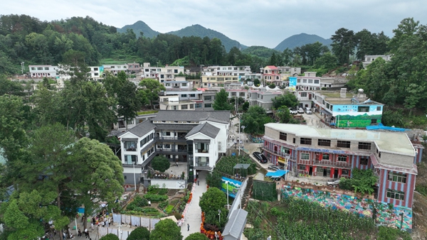 貴州清鎮：老宅新生煥光彩 鄉村旅居引客來_fororder_上水村航拍。   陸勁松 攝