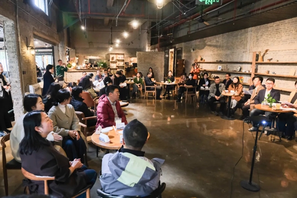 咖啡廳裏聊營商 貴陽高新區首期政企沙龍搭建“零距離”對話新平臺_fororder_2