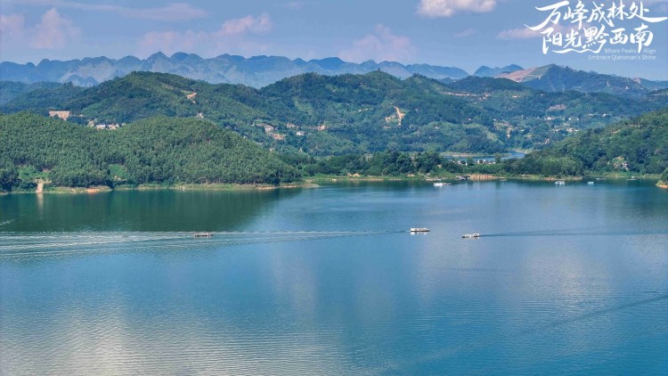 航拍夏日的黔西南萬峰湖