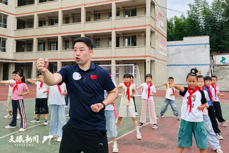 我的書屋我的夢 點亮閱讀微心願 | “石榴籽計劃”貴州公益行活動走進遵義花茂