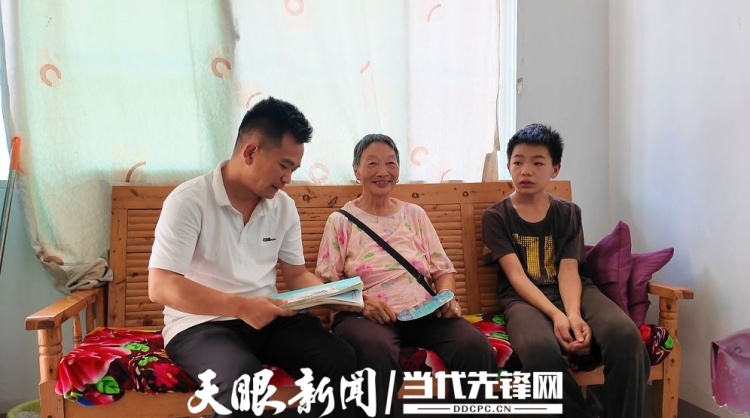 螢火微光 願為其芒 ——駐村幹部唐元熙人物素描（二）
